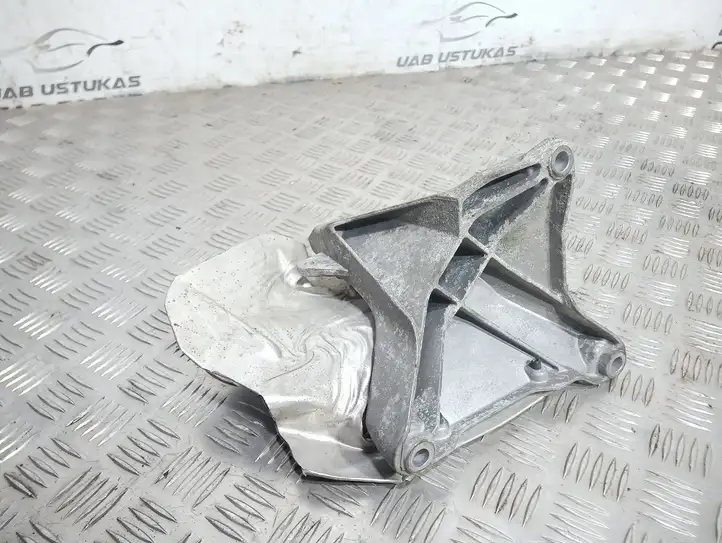 Audi A4 S4 B7 8E 8H (2004 - 2009) 8E0199308 Кронштейн двигателя — фото 1