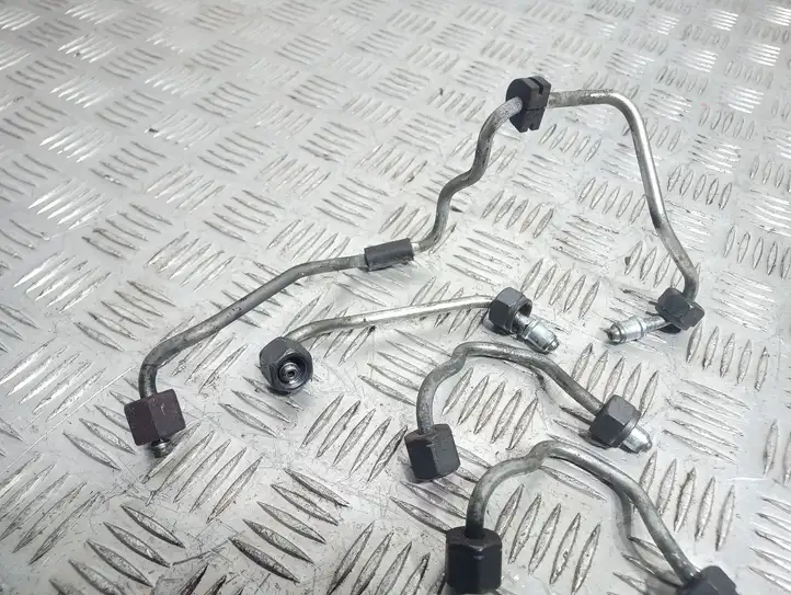 BMW 1 E81 E87 (2004 - 2011) Трубка подачи топлива в форсунки — фото 3