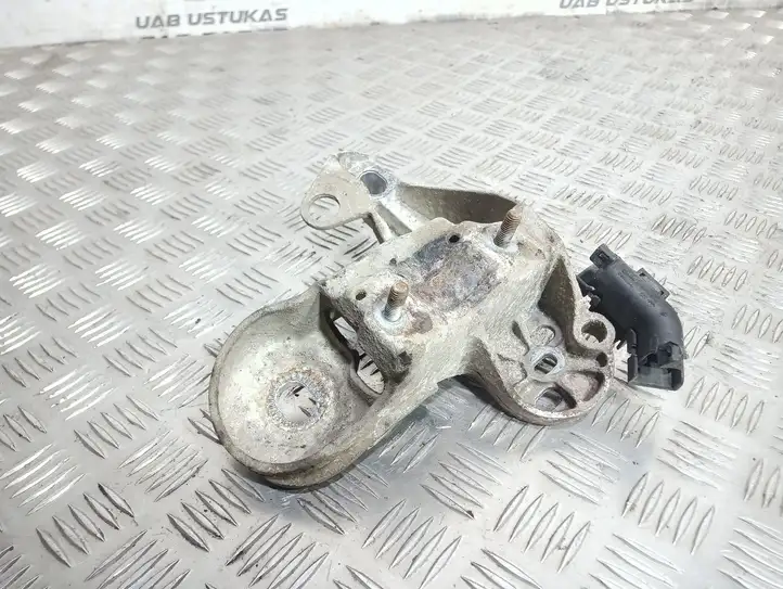 Audi A4 S4 B7 8E 8H (2004 - 2009) 8E0199352F Кронштейн двигателя — фото 1