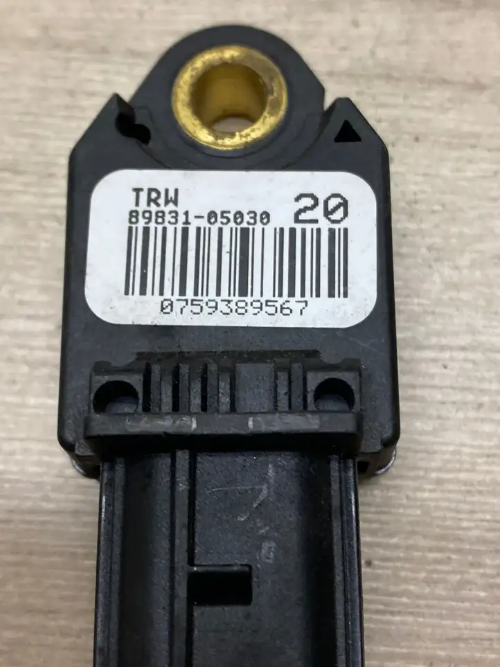 Toyota Avensis T270 (2009 - 2012) 8983105030 Датчик удара SRS — фото 4