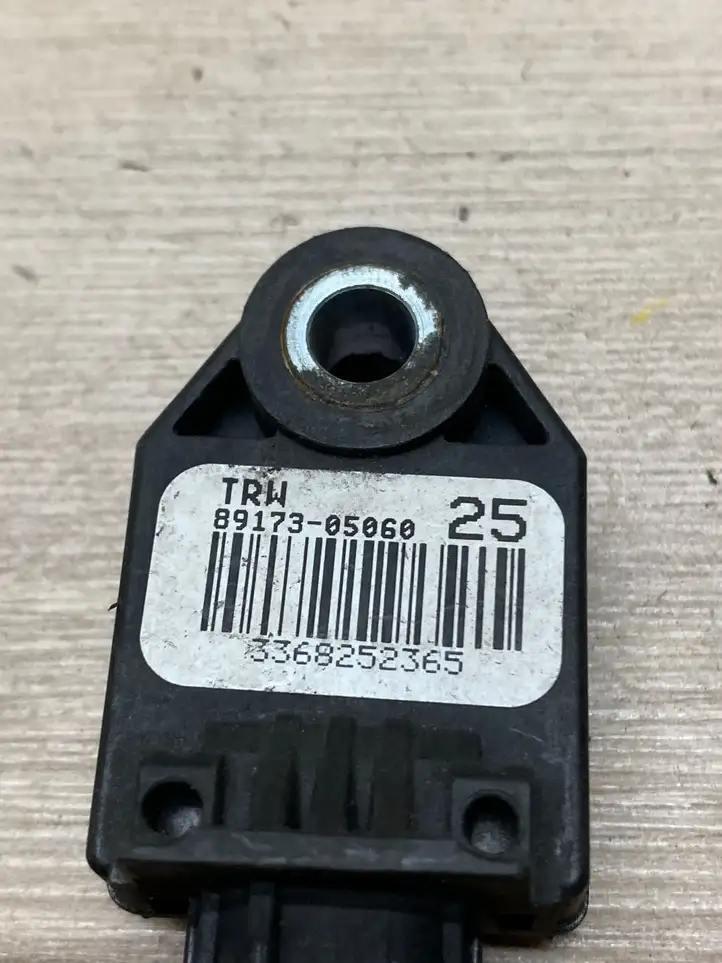 Toyota Avensis T270 (2009 - 2012) 8917305060 Датчик удара SRS — фото 3