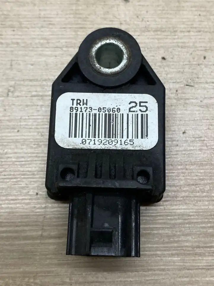 Toyota Avensis T270 (2009 - 2012) 8917305060 Датчик удара SRS — фото 3