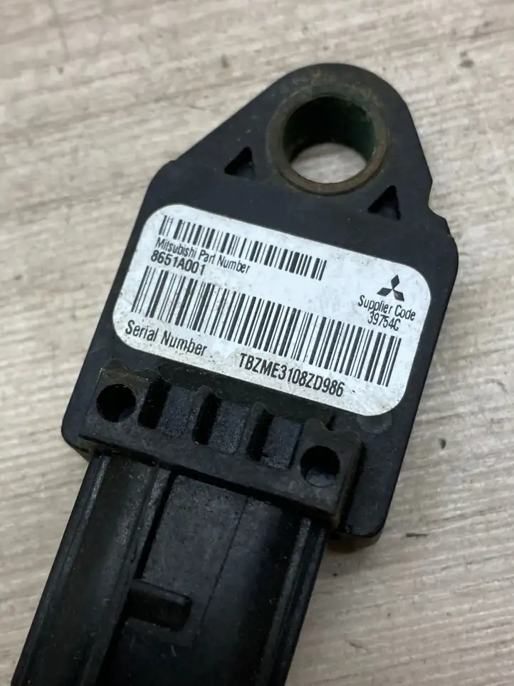 Mitsubishi Outlander (2007 - 2012) 8651a001 Датчик удара SRS — фото 3