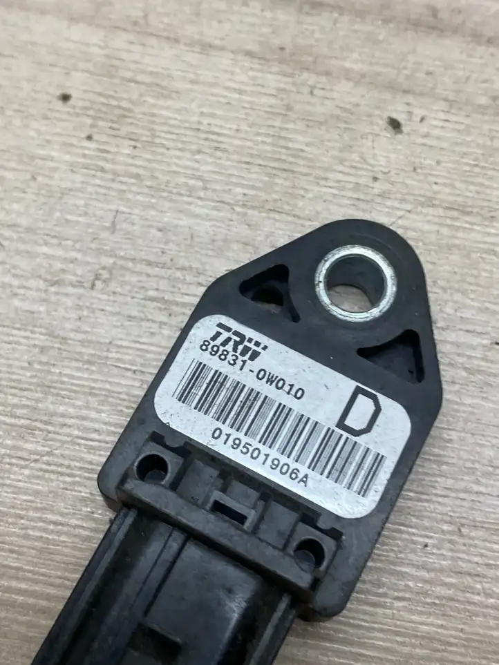 Toyota Corolla Verso AR10 (2004 - 2009) 898310w010 Датчик удара SRS — фото 3