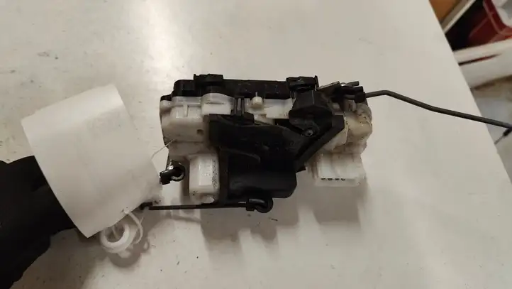 Peugeot 607 (2004 - 2010) Замок передней двери — фото 3