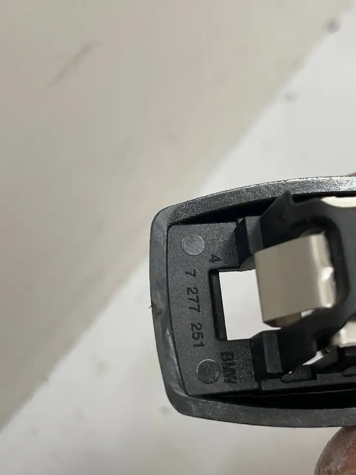 BMW 3 F30 F35 F31 (2012 - 2018) 7277251 Крепление солнцезащитного козырька — фото 3