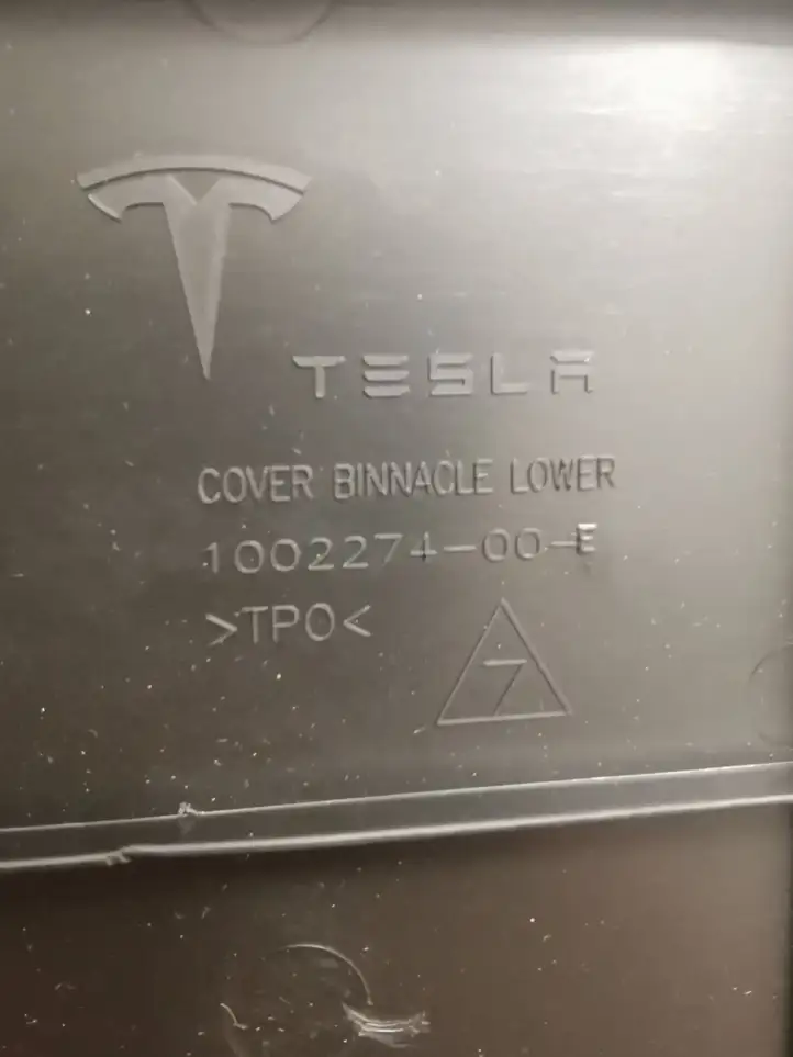 Tesla Model S (2016 - 2021) 100227400E Прочие детали салона — фото 3