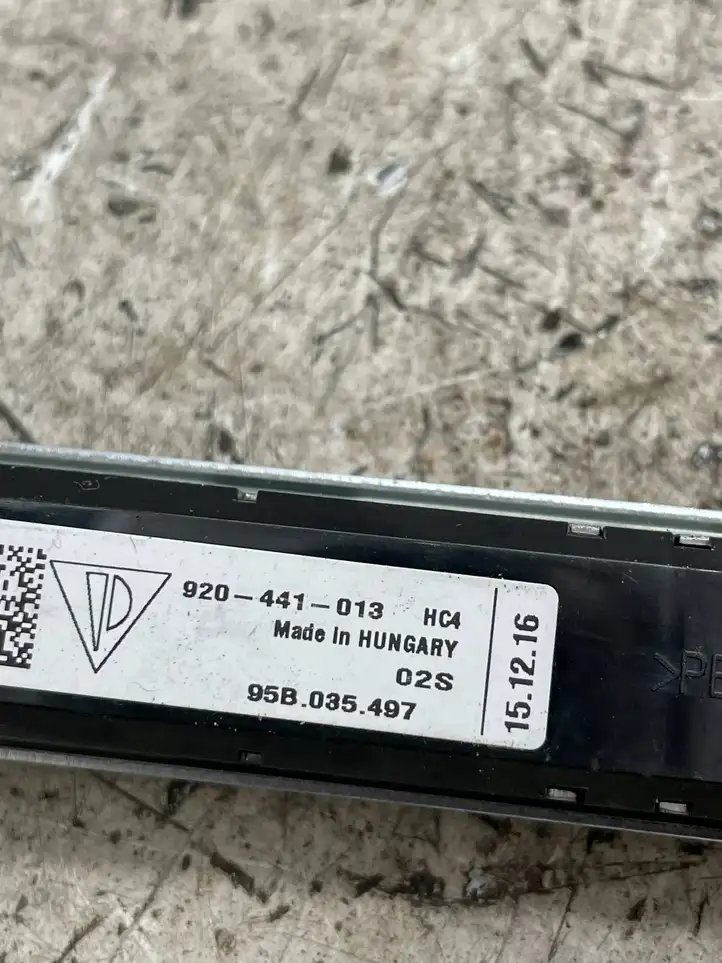 Porsche Macan (2014 - 2018)  95B035497 Радио антенна