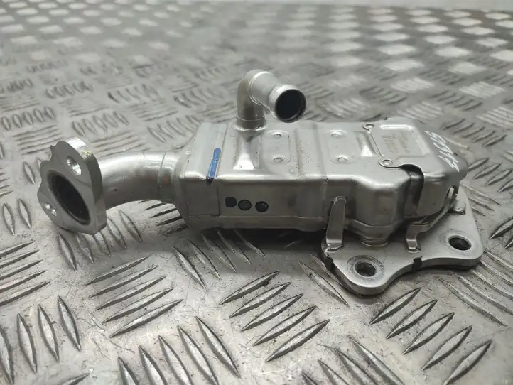 Toyota Yaris (2014 - 2019) 2568015010 Охладитель клапана EGR — фото 1