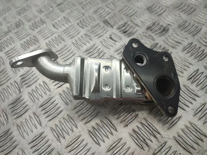 Toyota Yaris (2014 - 2019) 2568015010 Охладитель клапана EGR — фото 5