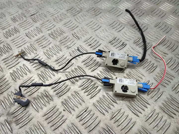 Mini One Cooper Coupe R56 (2004 - 2014)  6990090 Усилитель антенны