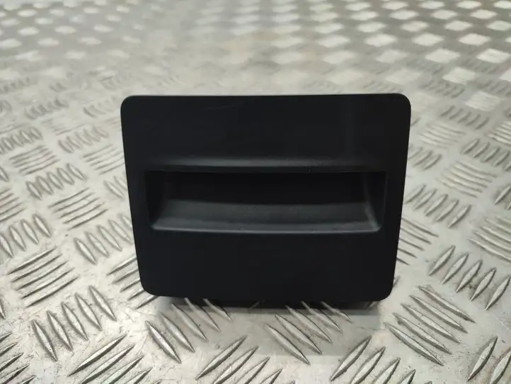 Skoda Octavia Mk3 (5E) (2013 - 2019)  5E0863284B Задняя пепельница