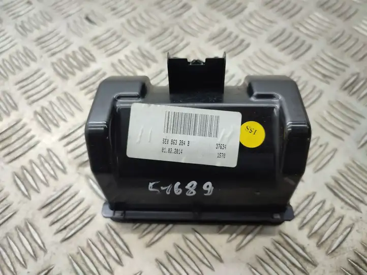 Skoda Octavia Mk3 (5E) (2013 - 2019)  5E0863284B Задняя пепельница