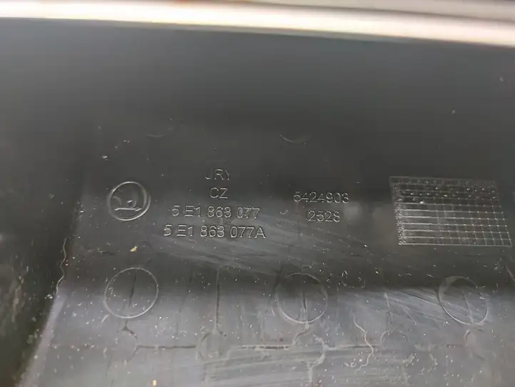 Skoda Octavia Mk3 (5E) (2013 - 2019) 5E1863077B Пепельница — фото 3