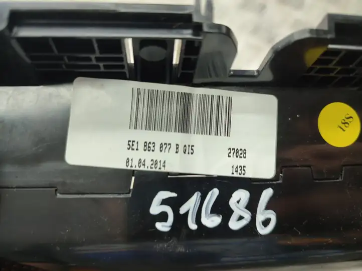 Skoda Octavia Mk3 (5E) (2013 - 2019) 5E1863077B Пепельница — фото 5