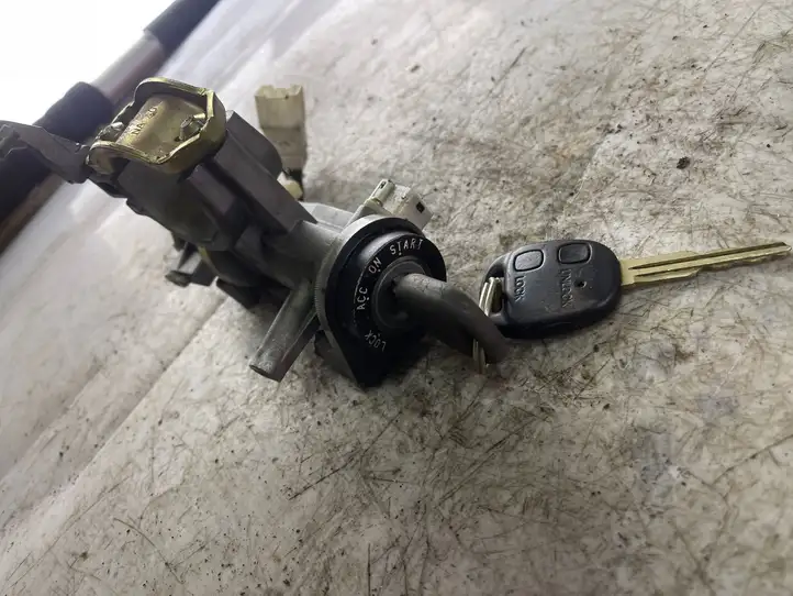 Kia Carens (2002 - 2006)   Замок зажигания