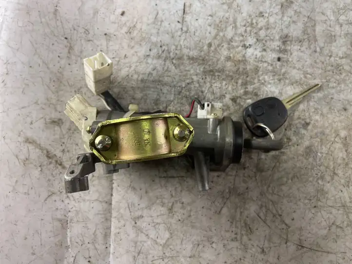 Kia Carens (2002 - 2006)   Замок зажигания