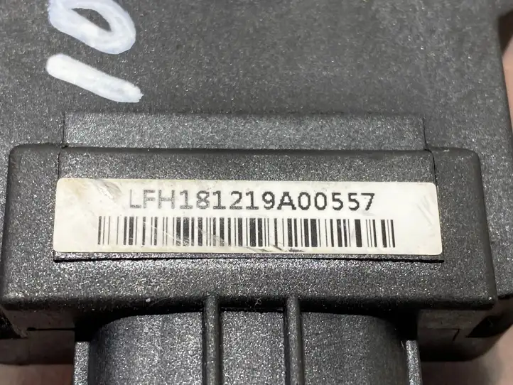 Hyundai Ioniq (2016 - ) LFH181219A00557 Датчик педали тормоза — фото 3