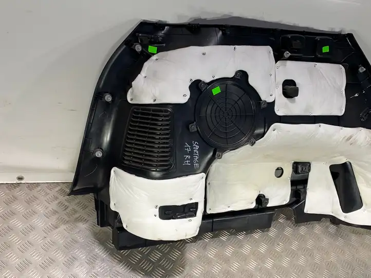 Kia Sportage (2016 - 2018) 85741F1000 Боковая обшивка багажника — фото 9