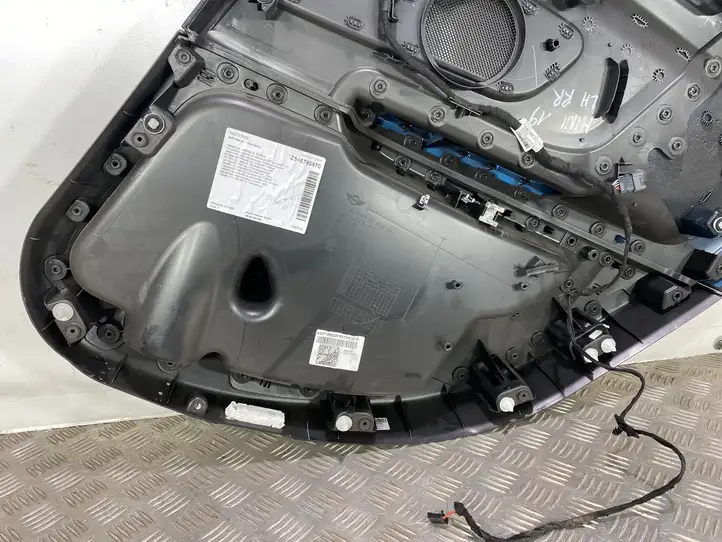 Mini Cooper Countryman F60 (2016 - 2020) 16631410 Обшивка задней двери — фото 9