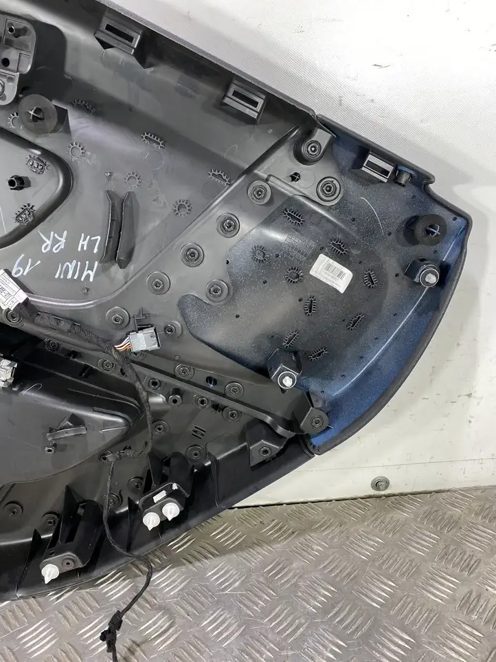 Mini Cooper Countryman F60 (2016 - 2020) 16631410 Обшивка задней двери — фото 11