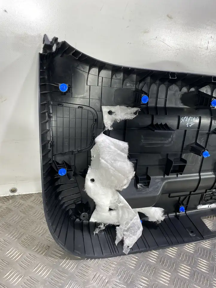 Kia Sportage (2016 - 2018) 81750F1000WK Комплект обшивки крышки багажника — фото 5