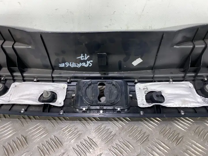 Kia Sportage (2016 - 2018) 85770D9500 Отделка порога багажника — фото 9
