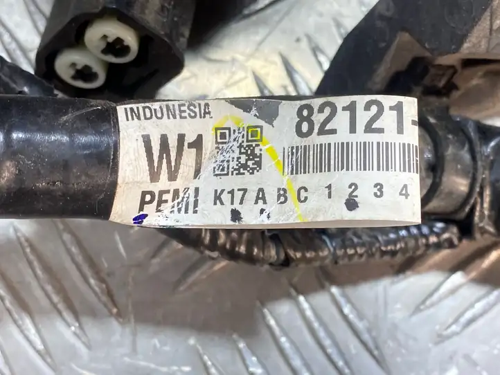 Toyota Prius (XW50) (2015 - ) 8212147212 Проводка двигателя — фото 8