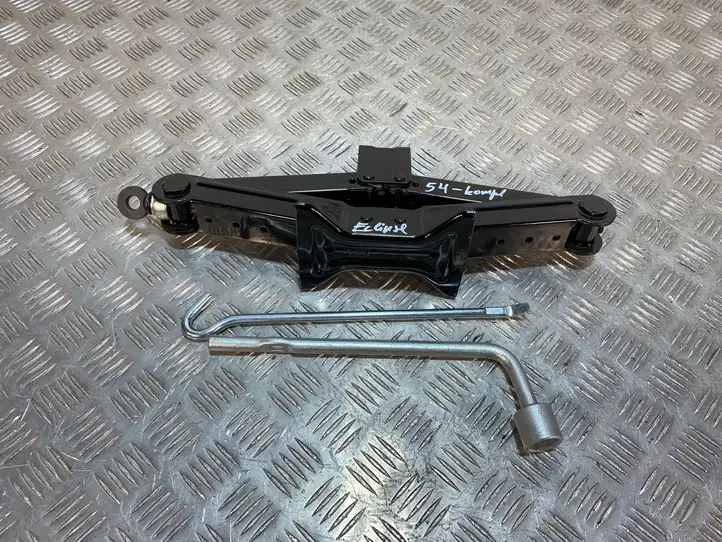 Mitsubishi Eclipse Cross (2018 - )   Домкрат (данкрат)