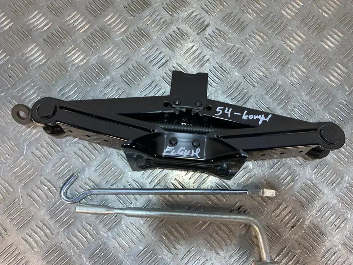 Mitsubishi Eclipse Cross (2018 - )   Домкрат (данкрат)