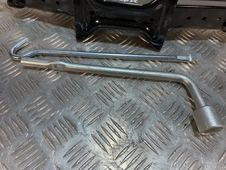 Mitsubishi Eclipse Cross (2018 - )   Домкрат (данкрат)