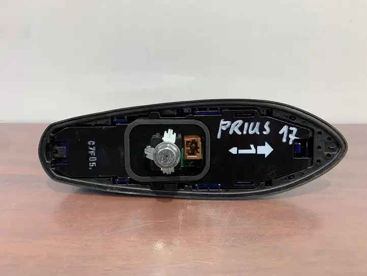 Toyota Prius (XW50) (2015 - ) Радиоантенна — фото 5