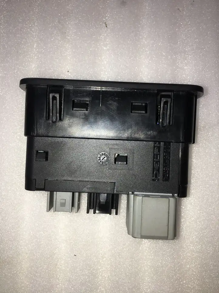 Dodge Challenger (2014 - ) 68206384AC USB модуль — фото 3