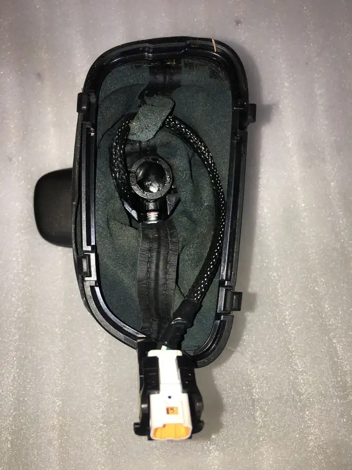 Dodge Challenger (2014 - )  5NH921XGAH Отделка рычага переключения передач (кожа, головка)