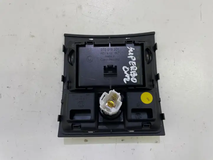 Skoda Superb B6 (3T) (2008 - 2015)  3T0919201 Часы