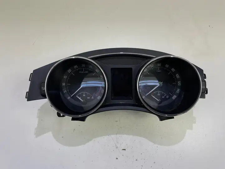Skoda Superb B6 (3T) (2008 - 2015)  3T2920941H Спидометр (приборный щиток)