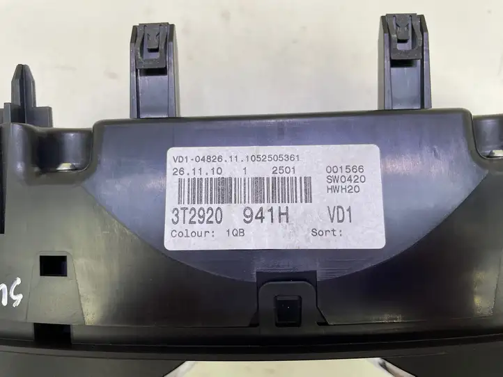 Skoda Superb B6 (3T) (2008 - 2015)  3T2920941H Спидометр (приборный щиток)