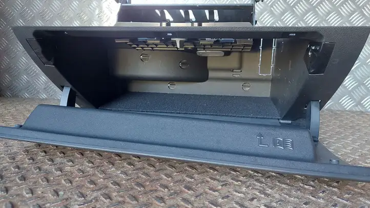 Mercedes-Benz A W177 (2018 - ) A177680380 Ручка бардачка — фото 4