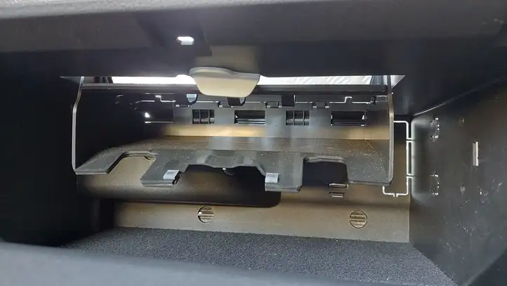 Mercedes-Benz A W177 (2018 - ) A177680380 Ручка бардачка — фото 7