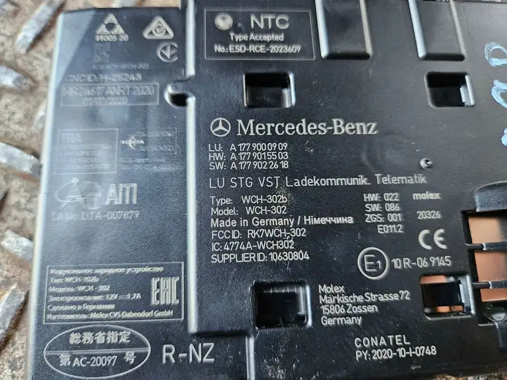 Mercedes-Benz A W177 (2018 - ) A1779000909 Модуль беспроводной зарядки — фото 3