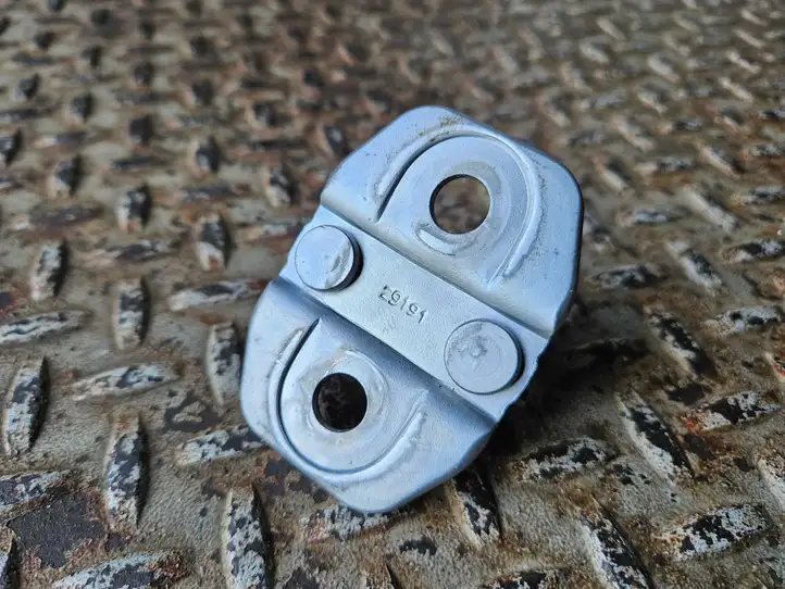 Dodge Durango (2013 - )   Петля замка задней двери