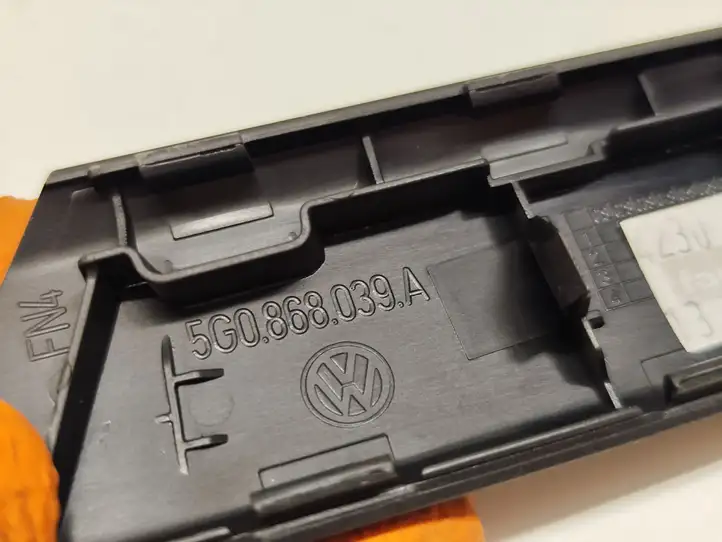 Volkswagen Golf VII (2013 - 2019) 5G0868039A Прочие детали салона — фото 2