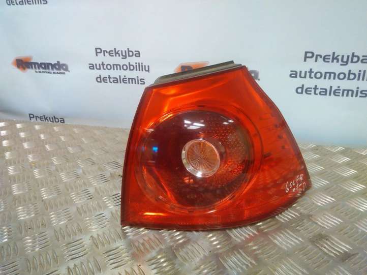 Volkswagen Golf V (2003 - 2009)  1K6945096N Задний фонарь в кузове