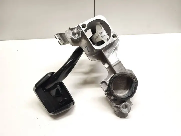 Audi A4 (2015 - 2019)  8W1723117B Держатель тормозной педали