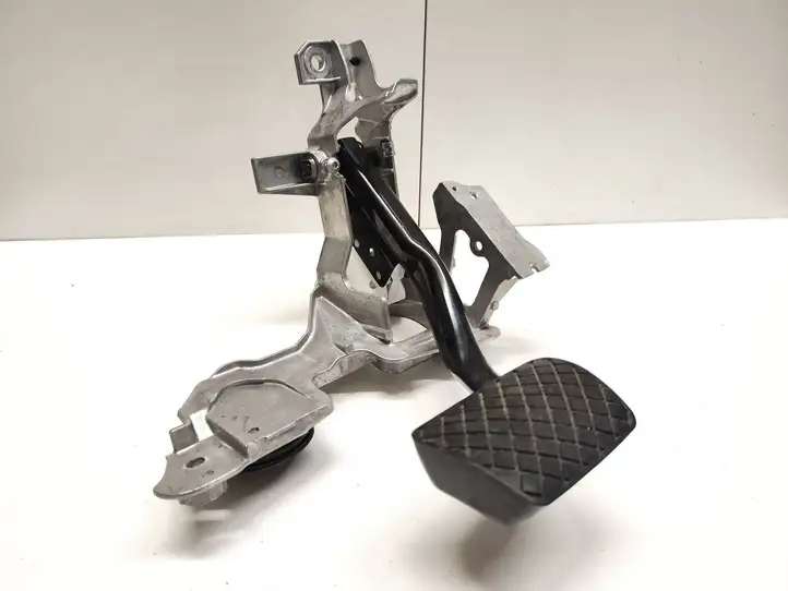 Audi A4 (2015 - 2019)  8W1723117B Держатель тормозной педали