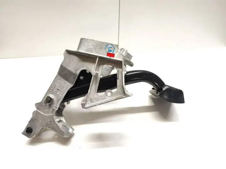 Audi A4 (2015 - 2019)  8W1723117B Держатель тормозной педали