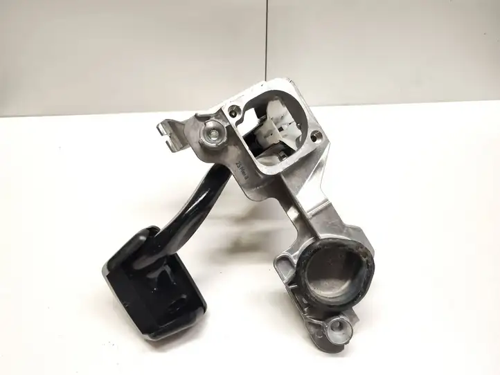 Audi A4 (2015 - 2019)  8W1723117B Держатель тормозной педали