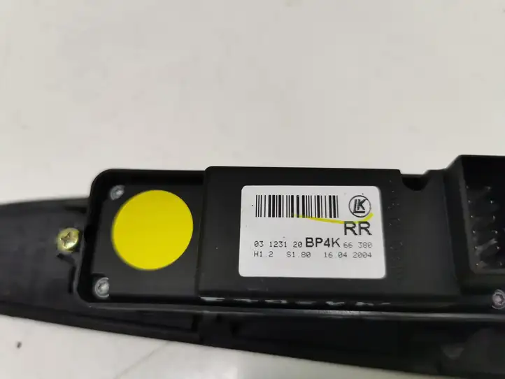 Mazda 3. (2003 - 2006)  66380 Кнопка стеклоподъемников