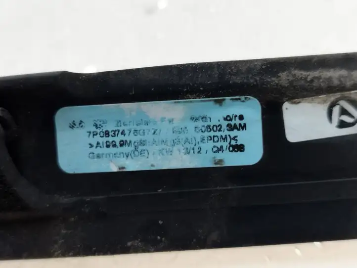 Volkswagen Touareg II (2010 - 2018)  7P0837476G Отделка стекла передней двери