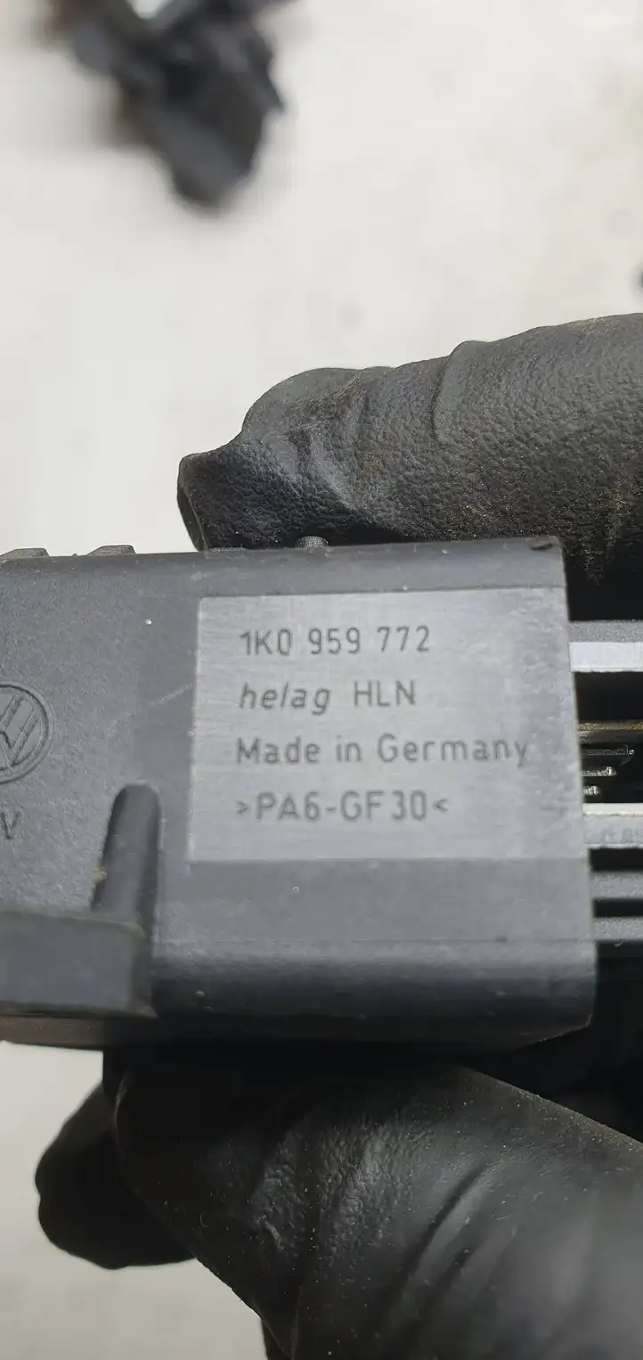 Volkswagen PASSAT B6 (2005 - 2010) 1K0959772 Реле обогрева — фото 4